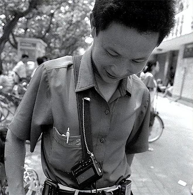 ob体育·(中国)官方网站90年代火爆的BP机现在拿出来还能用吗？它的兄弟就在我(图2)