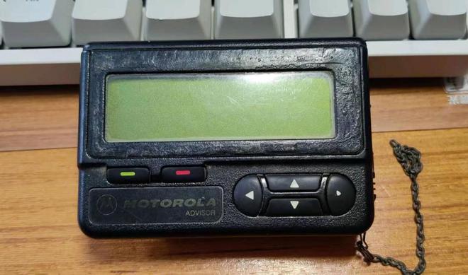 ob体育·(中国)官方网站90年代火爆的BP机现在拿出来还能用吗？它的兄弟就在我(图14)