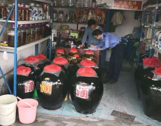 ob体育惨烈！四川卖酒夫妻凌晨在店内活活烧死：都是讨生活的苦命人(图2)