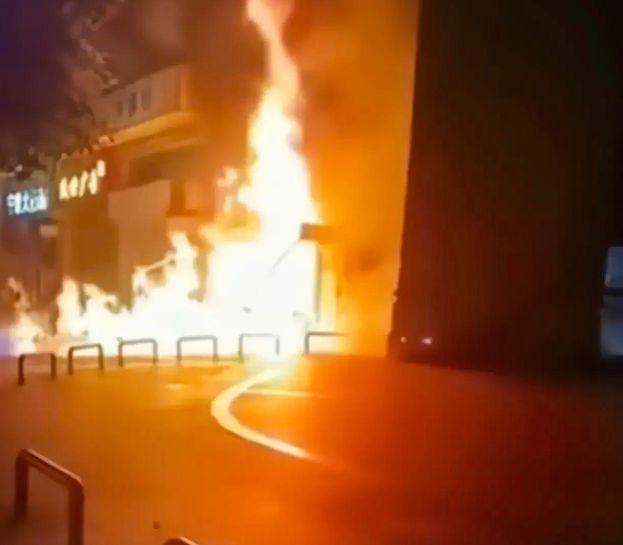ob体育惨烈！四川卖酒夫妻凌晨在店内活活烧死：都是讨生活的苦命人(图7)