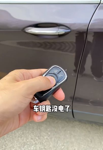 ob体育汽车钥匙怎么换电池轻松更新能量(图1)