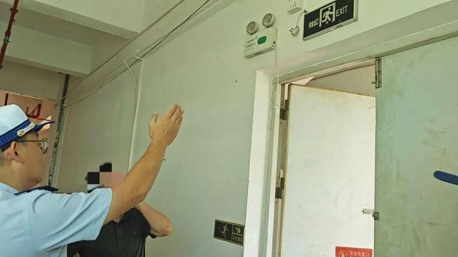 ob体育app下载曝光！斗门区一企业存在消防设施未保持完好有效、安全出口违规设置(图2)