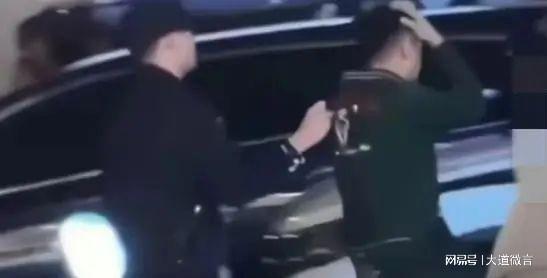 ob体育app下载汕头男子手撕卷帘门妻子求饶：求求你了给我留点脸吧(图4)