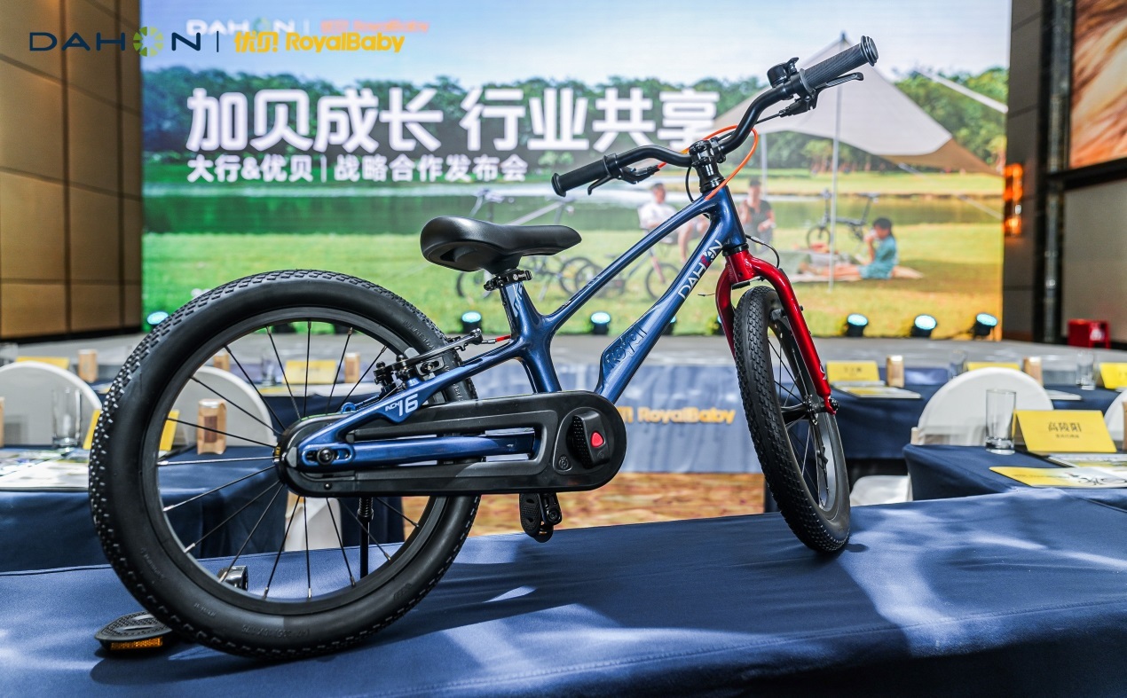 ob体育大行优贝战略合作开启 五款双品牌童车发布(图2)