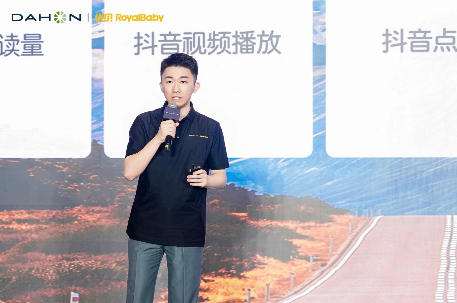 ob体育大行优贝战略合作开启 五款双品牌童车发布(图7)