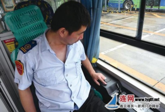 ob体育连云港市区916辆公交车加装“一键报警”装置(图1)
