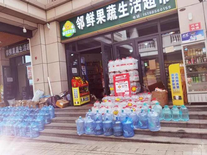 ob体育停车方便设备齐全！镇雄240平门面转让！(图10)