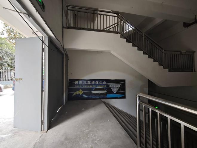 ob体育app下载疏散灯具不亮、安全出口上锁记者持续暗访公共场所消防安全隐患(图28)